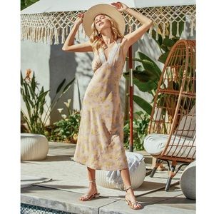 ASTR THE LABEL Floral Printed Dress